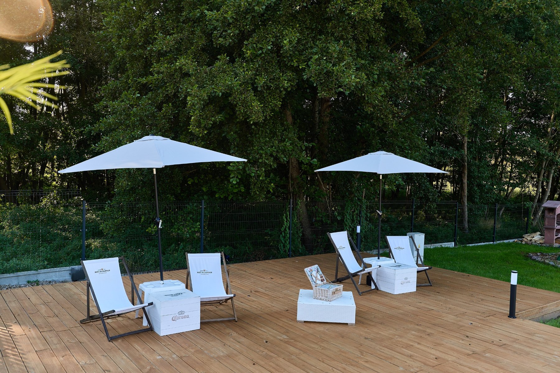 Strefa chillout przy lesie